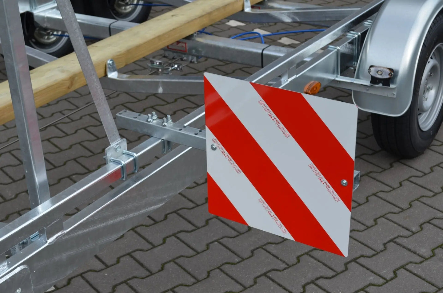 Vlemmix | ÜBERBREITENSCHILD Hinten 2 Stck. li.+re. BT EU-Trailer