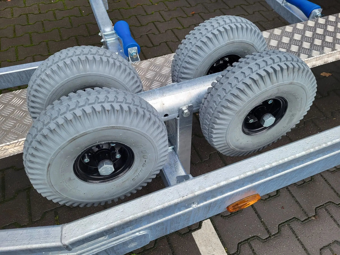 Vlemmix | ROLLENSATZ Luftreifen Upgrade BT II EU-Trailer