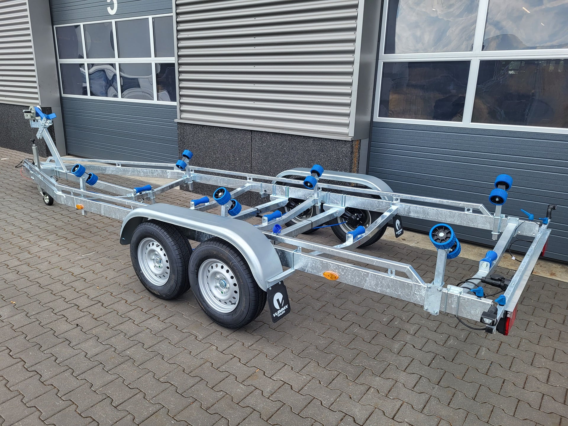 MOTORBOOT SLIP ROLL