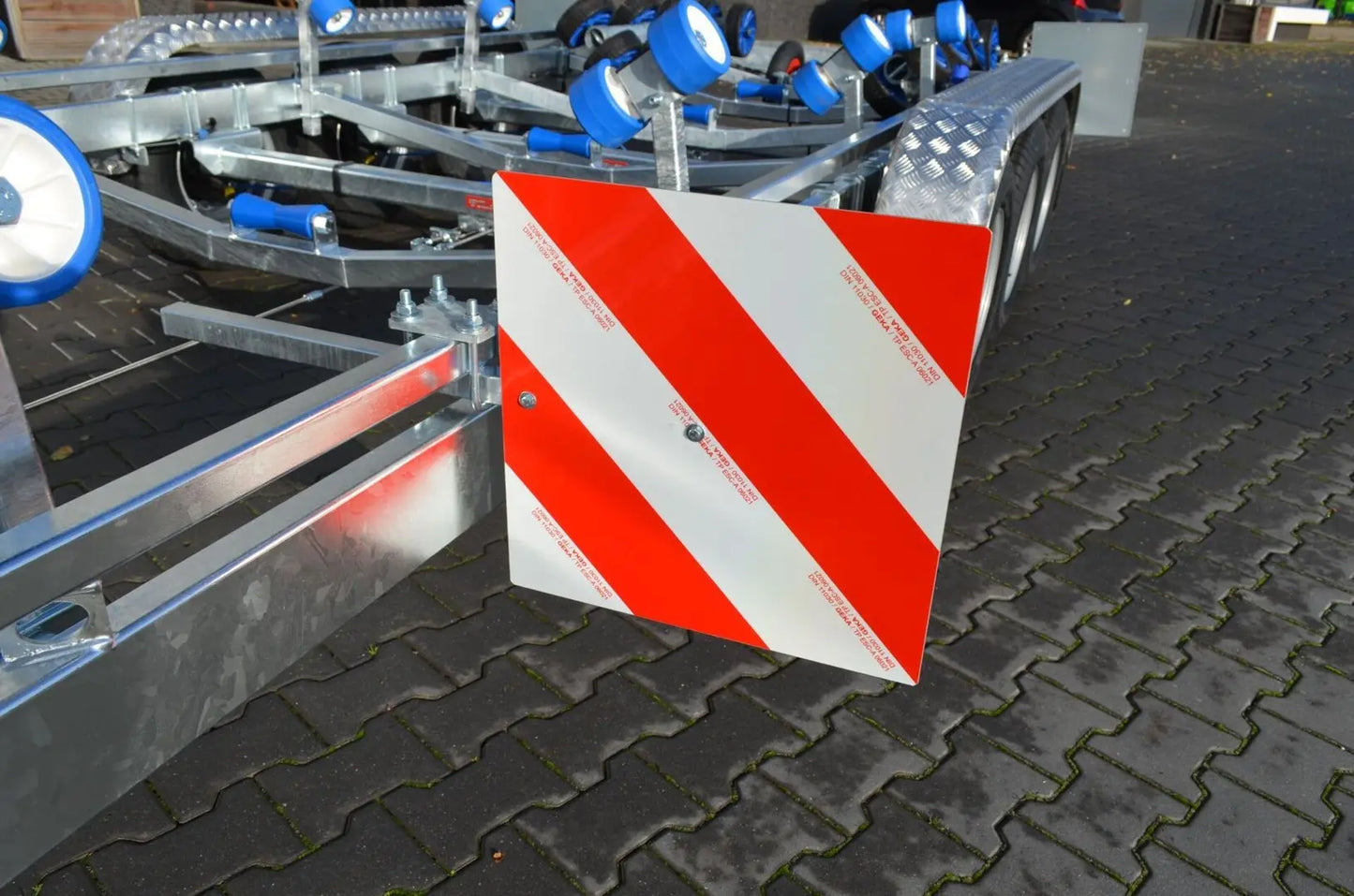 Vlemmix | ÜBERBREITENSCHILD Hinten 2 Stck. li.+re. BT EU-Trailer